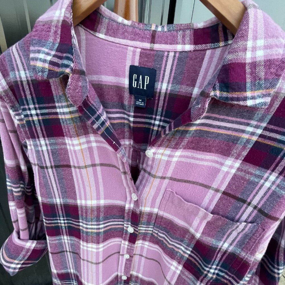Women's GAP Medium Purple Plaid Long Sleeve Button Down Flannel Shirt - Picture 9 of 16